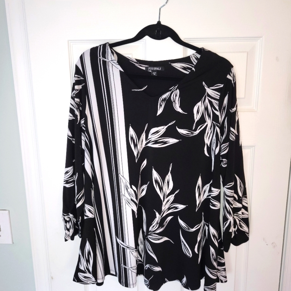 Roz&Ali Black with White floral design.2x